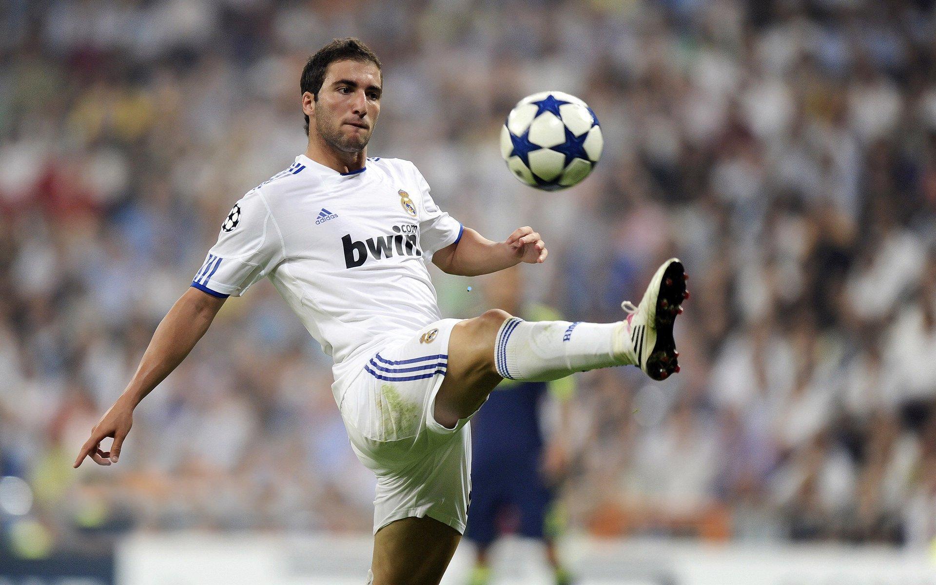 法比奥入围年度记忆球员评选，四球绝杀锁定金靴 泪洒赛场彰显赤子之心