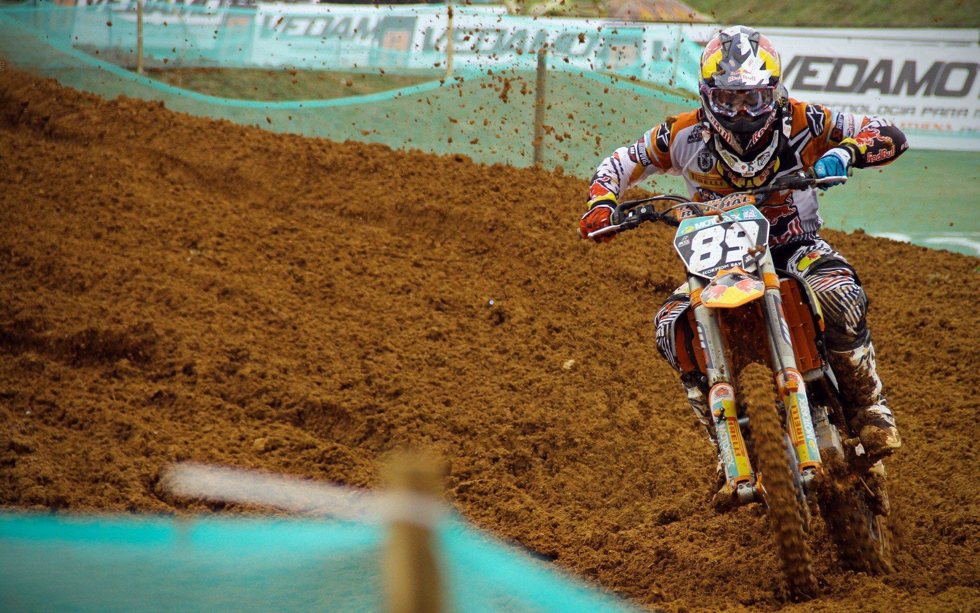 前西甲球员揭露转会秘辛，巴萨曾因外貌考量放弃签约，引发足球界深度反思