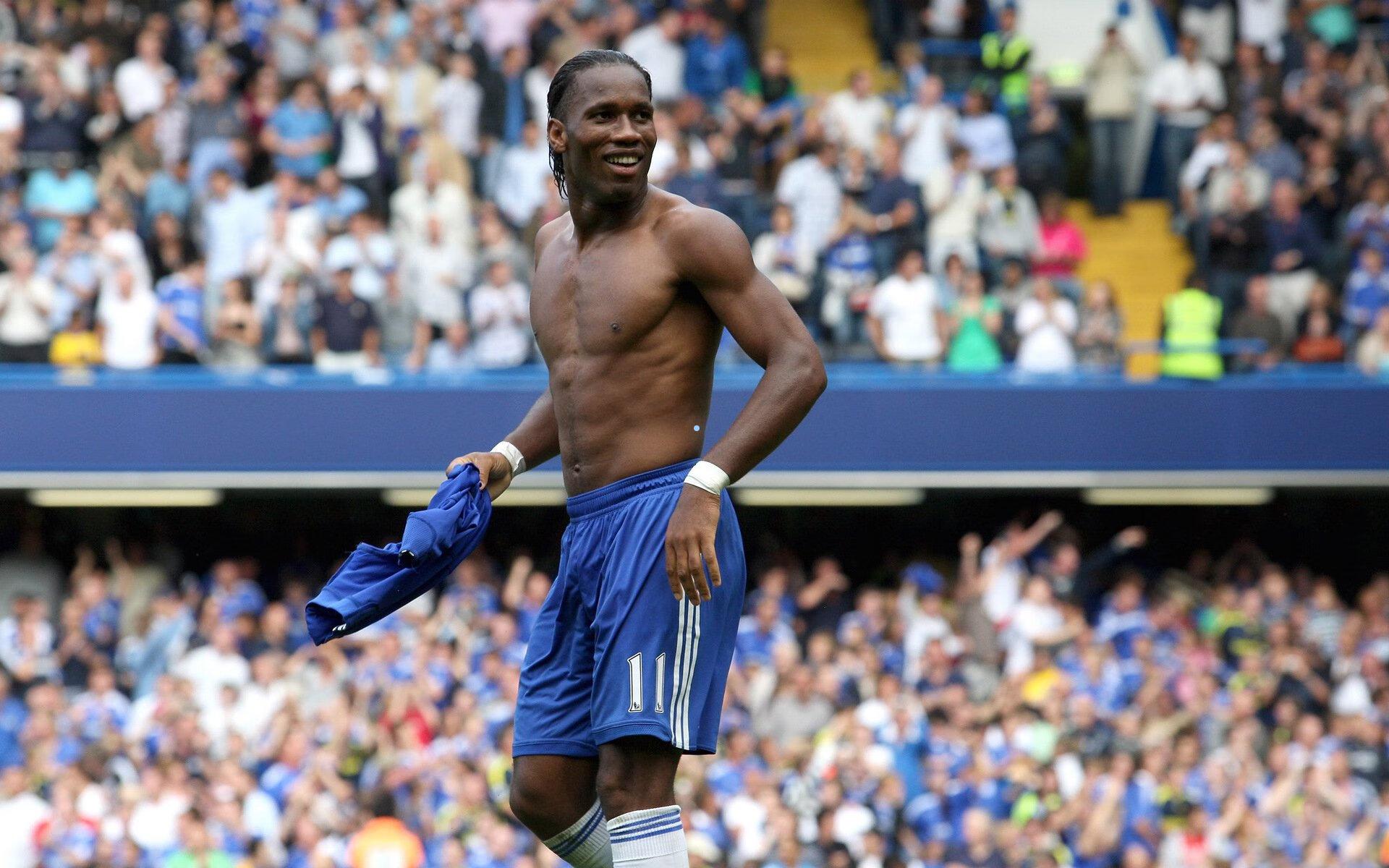 迪乌夫拼抢时意外受伤 医疗团队迅速入场救护